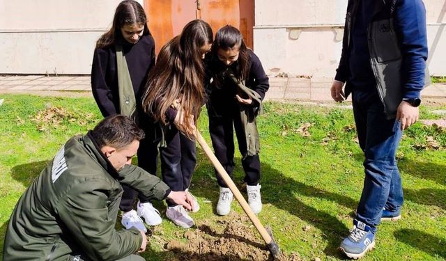 Gediz'de öğrencilerden doğaya anlamlı dokunuş