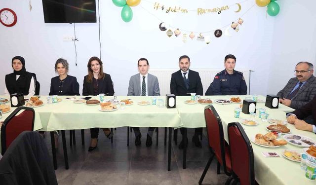 Gördes Huzurevi sakinleri iftar sofrasında buluştu