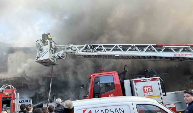 İzmir 6. Sanayi'de yedek parça dükkanında yangın