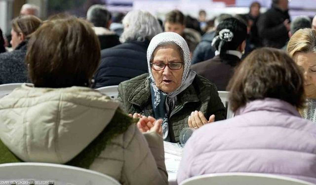 İzmir Büyükşehir Belediyesi ilk iftar sofrasını Gaziemir'de kurdu
