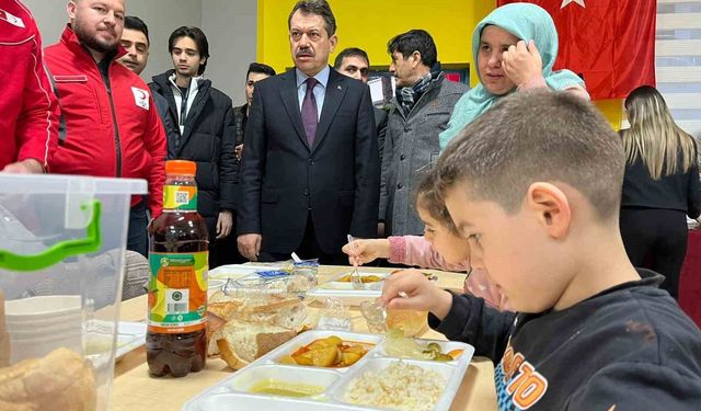 İzmir'de örnek proje: Yükümlüler her gün 2 bin kişiye iftar hazırlıyor