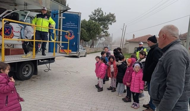 Jandarmadan çocuklara emniyet kemeri eğitimi
