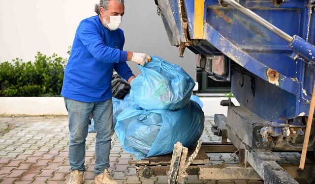 Kuşadası'nda geri dönüştürülebilir atıklar toplandı