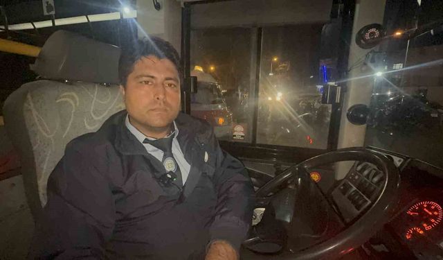Minibüste fenalaşan öğrenciyi hastaneye yetiştiren şoför Gönen: 'İnsanlık vazifemi yaptım'