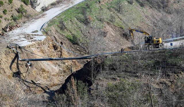 Ödemiş'te çöken yolda çalışmalar başladı