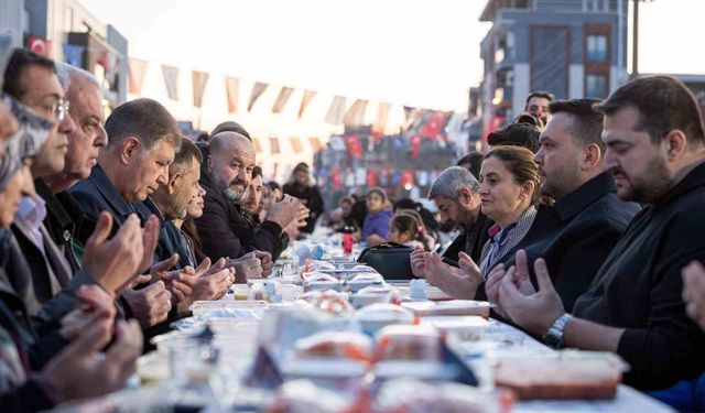 Çamdibi'nde binlerce kişilik iftar sofrası