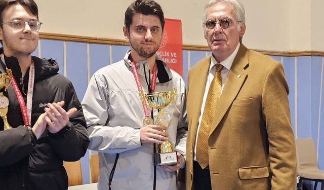 Çeşmeli satranççı Türkiye Kupası İzmir il birincisi oldu