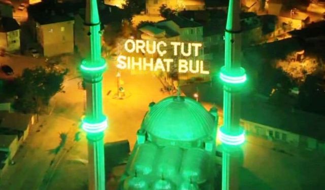 Emet'te Ramazan coşkusu mahya ile taçlandı