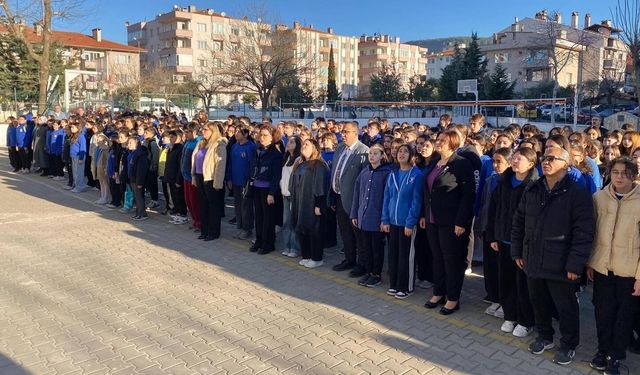 İlçe Milli Eğitim Müdürü Keleş, Şâhidi Ortaokulu'nda öğrenci ve öğretmenlerle buluştu