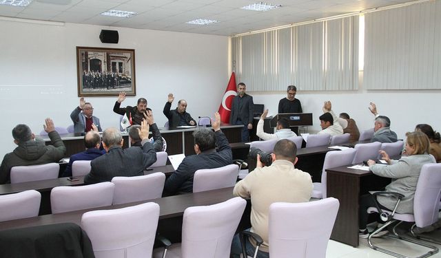 Kula Belediye Meclisi'nde gerginlik