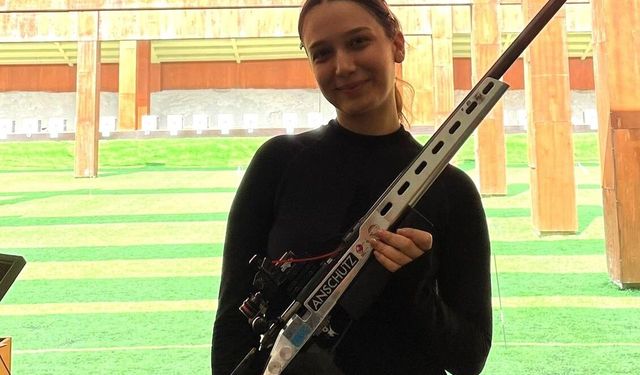 Milli sporcu kendi rekorunu kırarak zirveye çıktı