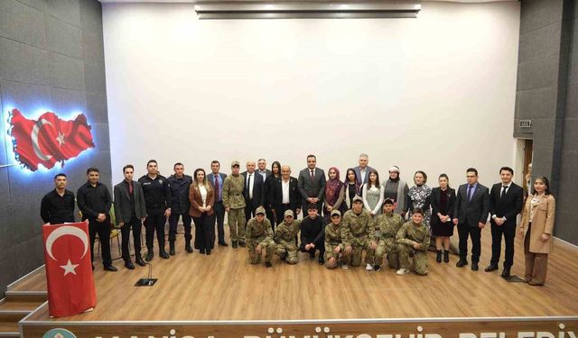 Öğrencilerin hazırladığı program büyük beğeni topladı