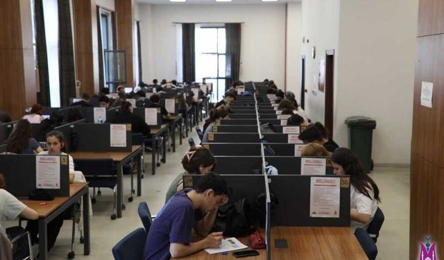 Şehzadeler Gençlik Evi Kütüphanesi'nde Sesli Çalışma Salonu hizmete girecek