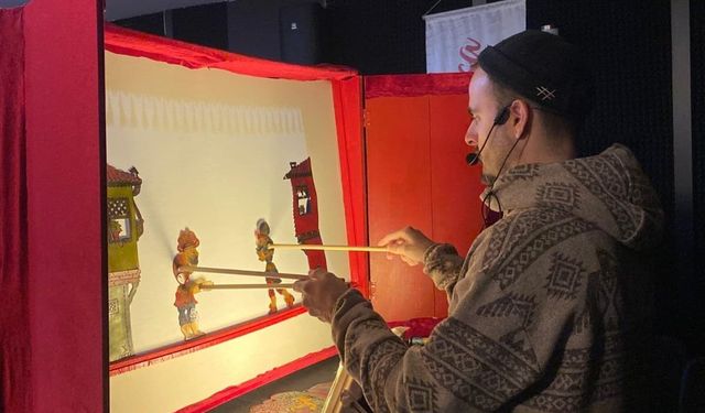 Selendi'de minikler Hacivat-Karagöz ile buluştu