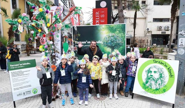 Topladıkları çöplerden atık ağacı yaptılar