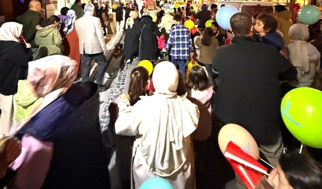 Turgutlu'da Kadir Gecesinde çocuklar yürüyüş yaptı