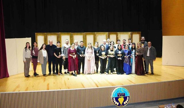 Turgutlu'da tiyatroya ve çocuk festivaline yoğun ilgi