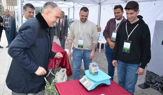 Vali Özkan atık pil teslim etti, zeytin fidanı aldı