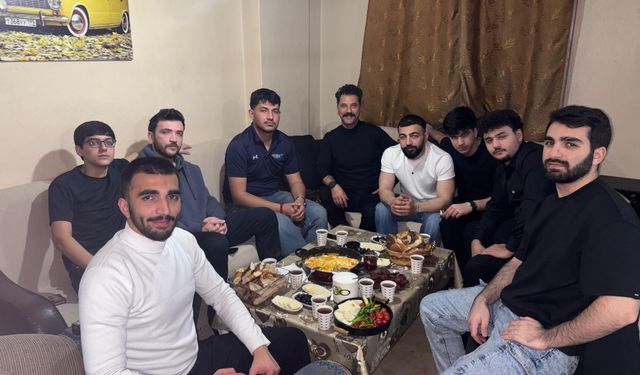 İki Devlet Tek Sofrada Buluştu: Azerbaycanlı Gençlere Sahur Sürprizi