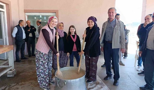 Gördes Tepeköy'de asırlık hayır geleneği binleri buluşturdu