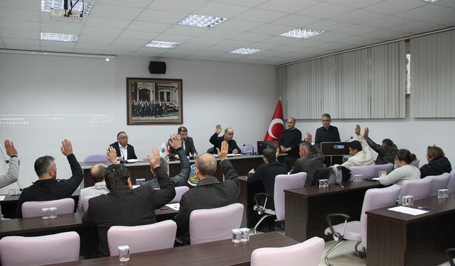 Kula Belediye Meclisi'nde 2025 faaliyet raporu reddedildi