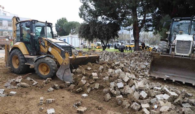 Turgutlu Belediyesi Fen İşleri ekiplerinden eş zamanlı çalışma