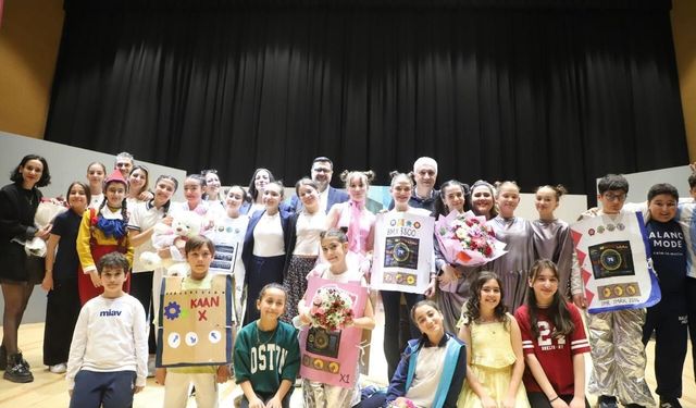 Turgutlu'da minik oyuncular büyüledi