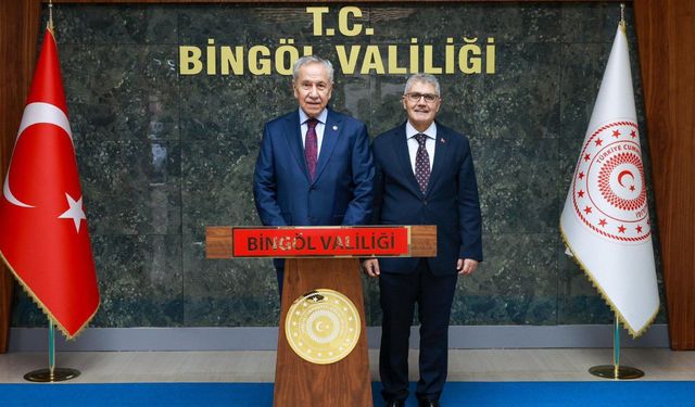BÜLENT ARINÇ BİNGÖL ÜNİVERSİTESİ’NDE ÖĞRENCİLERLE BULUŞTU