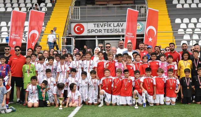 Minikler 19 Mayıs ruhunu sahaya taşıdı