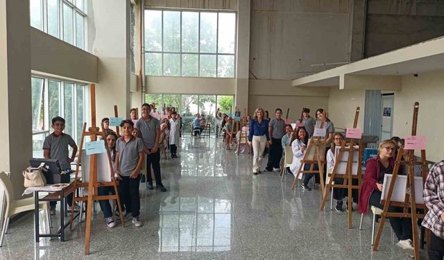 Öğrenciler öğretmen oldu, veliler yeniden sıralara döndü