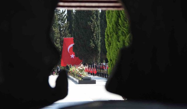 Soma maden şehitleri mezarları başında anıldı