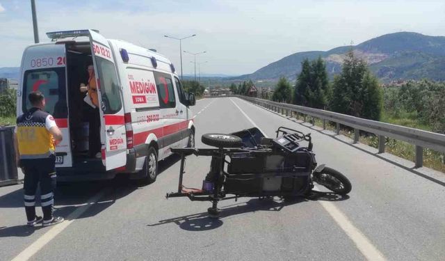 Tır ile elektrikli motor çarpıştı: 1 ölü 4 yaralı