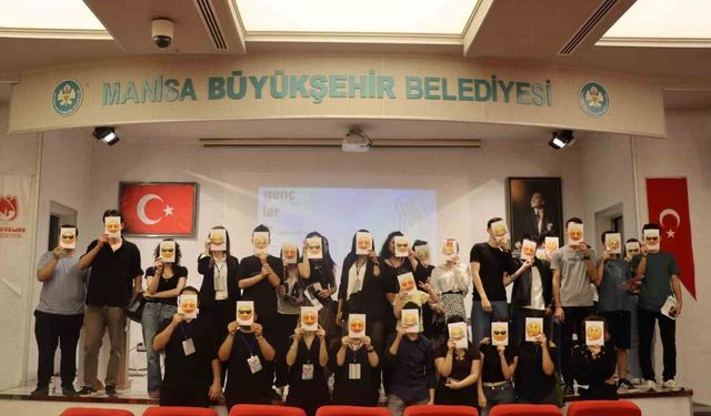 Yunusemre'de gençler 'Açık mikrofon' etkinliğinde söz aldı