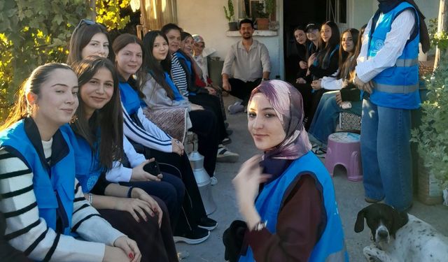 MANİSA’DA ÜNİVERSİTELİ GENÇLER İYİLİĞİN KAPISINI ÇALIYOR