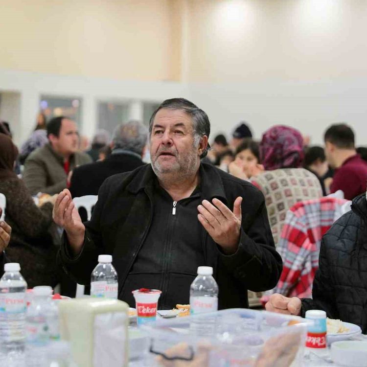 Aliağa'da ilk toplu iftar coşkusu