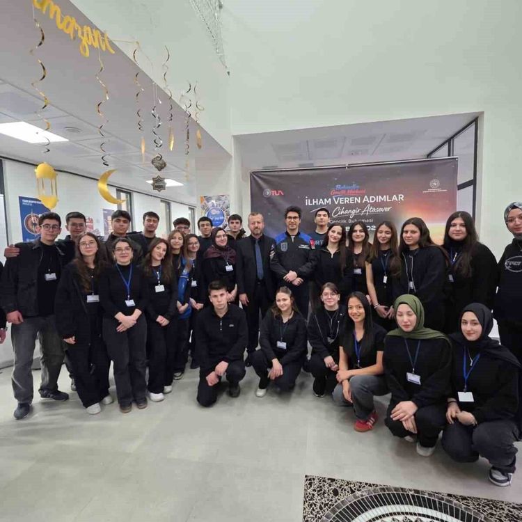 Atasever, Bolvadinli gençler ile bir araya geldi