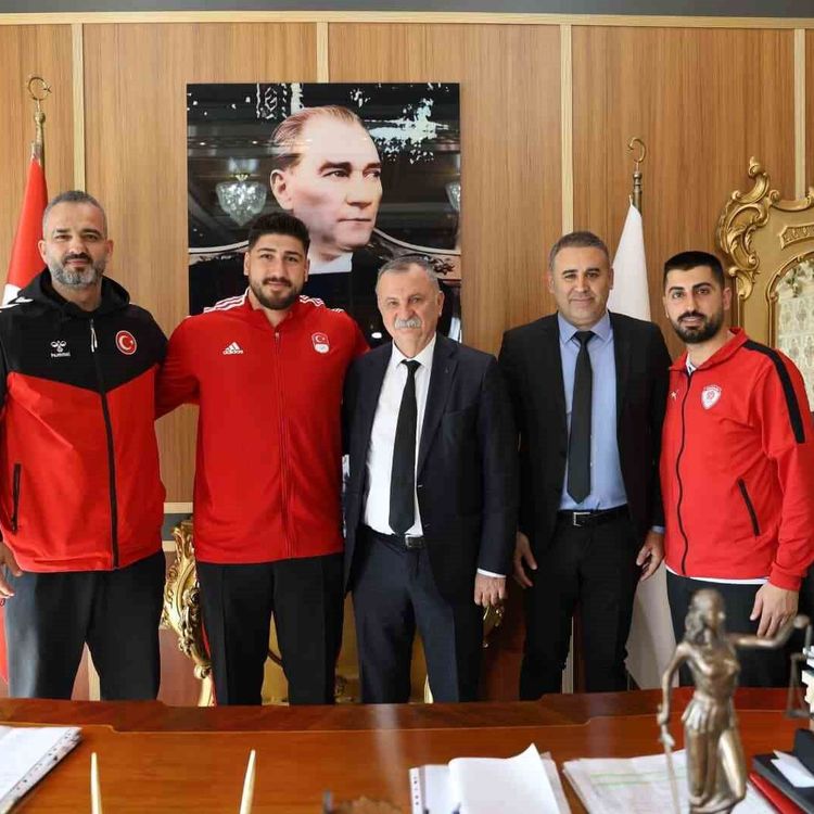 Avrupa Şampiyonu Mert Şişmanlar Yunusemre Belediyespor'da
