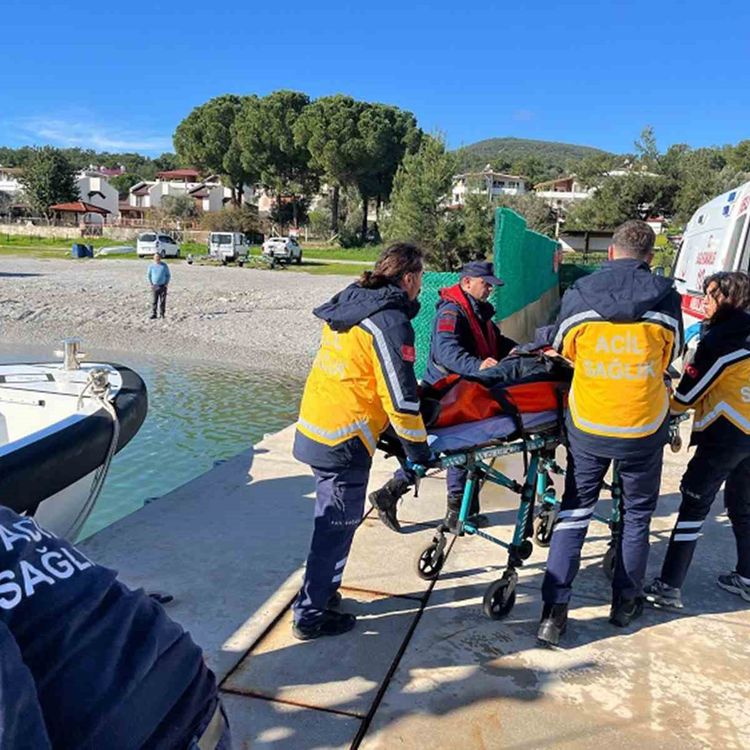 Balıkçı teknesinde rahatsızlanan vatandaşa tıbbi tahliye