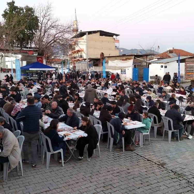 Başkan Çerçioğlu vatandaşları iftar sofrasında buluşturdu