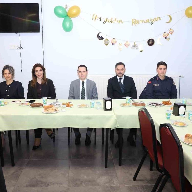 Gördes Huzurevi sakinleri iftar sofrasında buluştu