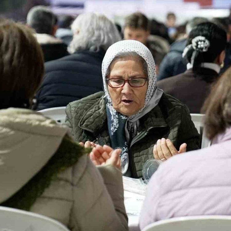 İzmir Büyükşehir Belediyesi ilk iftar sofrasını Gaziemir'de kurdu