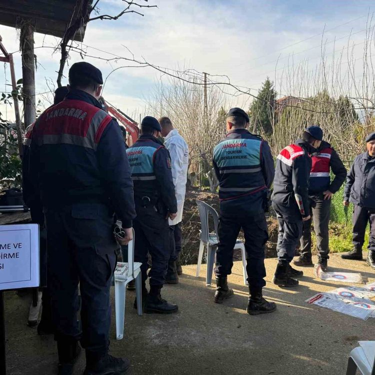 İzmir'de 17 yıldır kayıp kadının cesedi eski eniştesinin bahçesinde bulundu