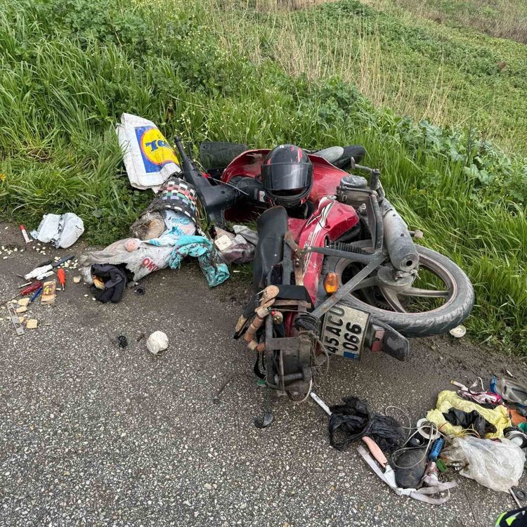 Manisa'da devrilen motosikletin sürücüsü ağır yaralandı