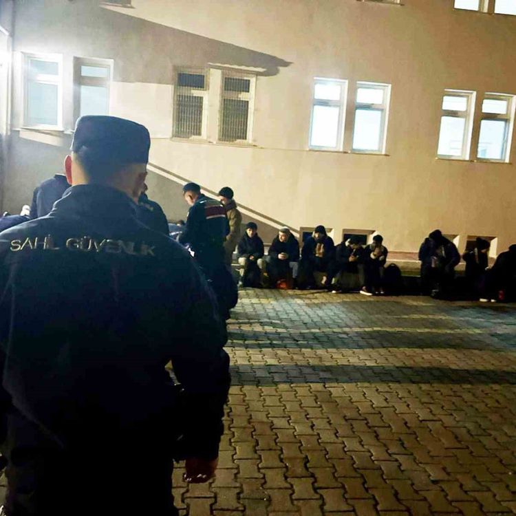 Milas'ta biri çocuk 33 düzensiz göçmen yakalandı