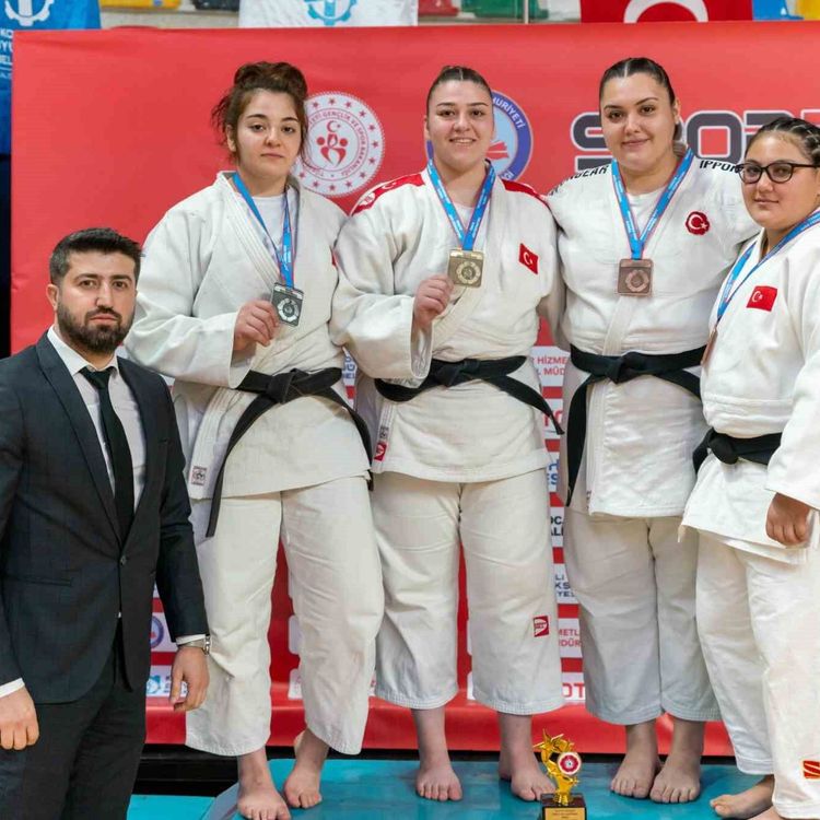 Salihlili Duygu Dirgen, Türkiye üçüncüsü oldu