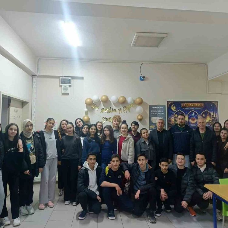 Sarıgöl'de liseliler aynı sofrada buluştu