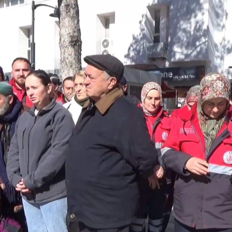 Uşak Belediyesi personeli, hasta iki kardeş için harekete geçti