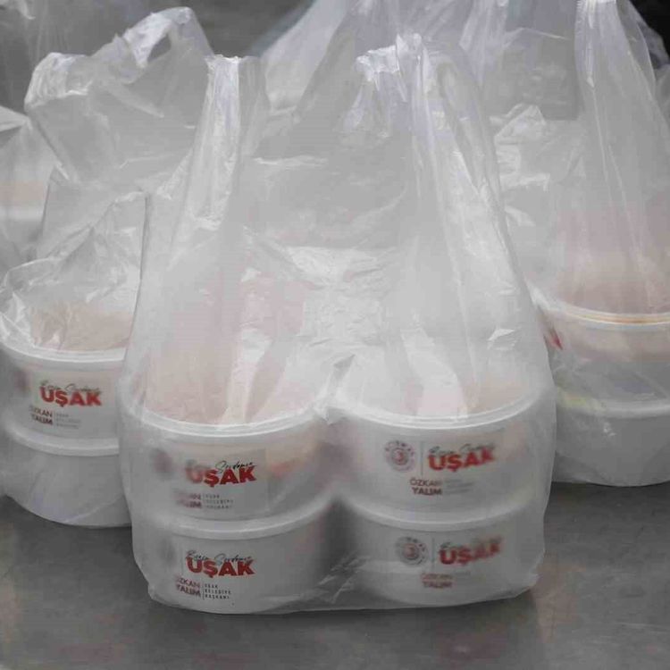 Uşak Belediyesinden ihtiyaç sahibi ailelere ramazan ayı boyunca kesintisiz destek