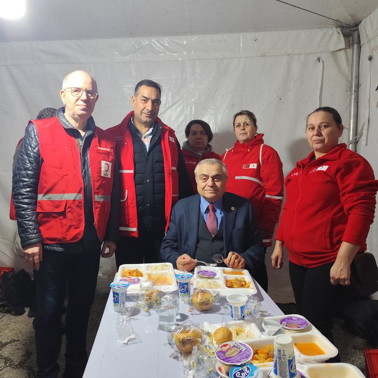 Şehzadeler Kızılay İftar Çadırında Gönül Sofrası