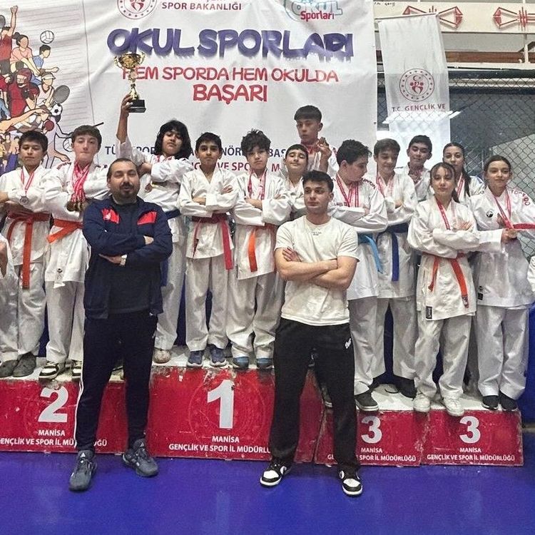 Alaşehirli karatecilerden 67 madalyalık büyük başarı